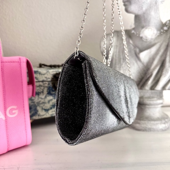 Vintage Chain Glitter Clutch - Picture 7 of 14